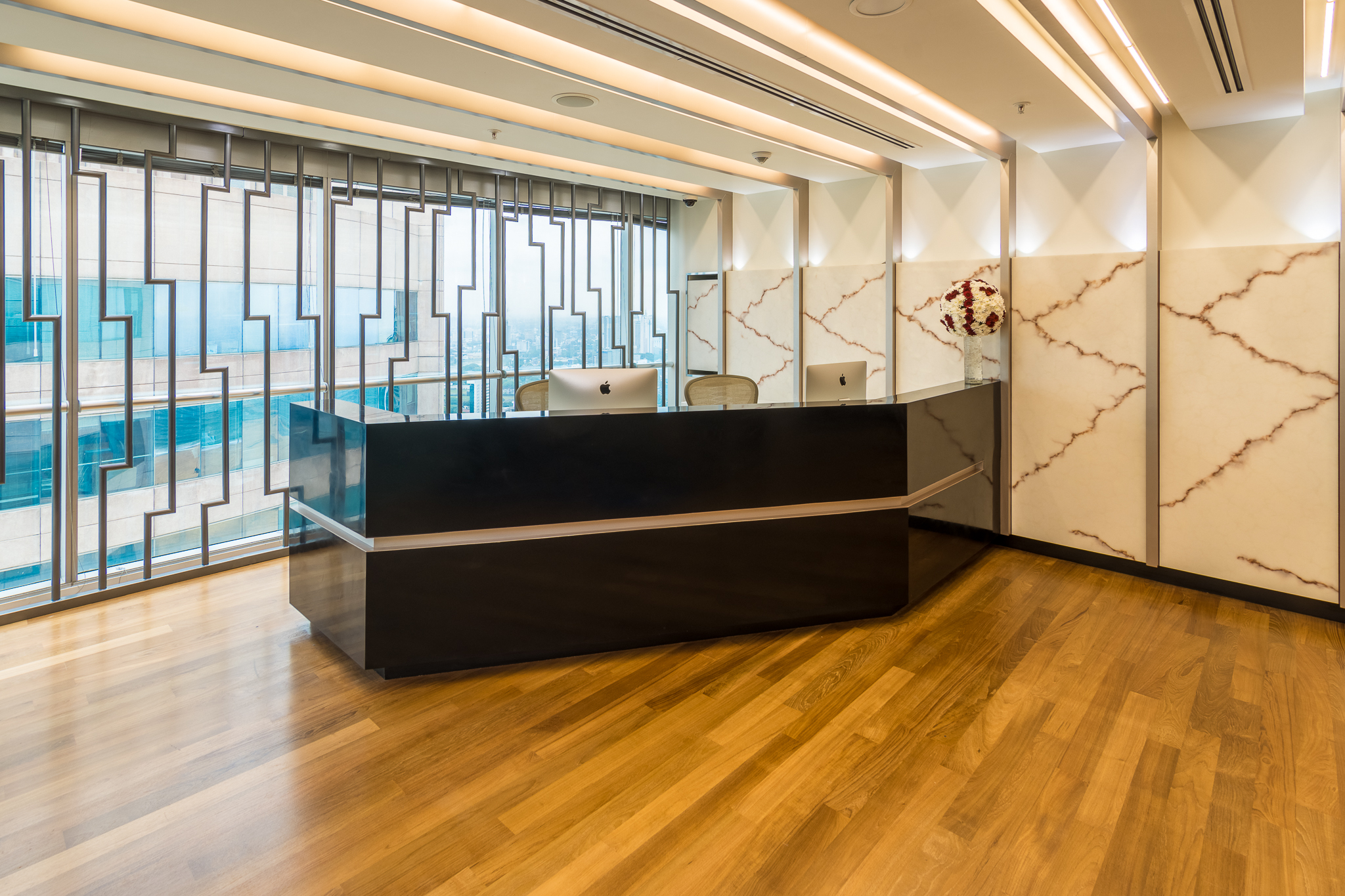 REVMAXX Corporate Reception Desk